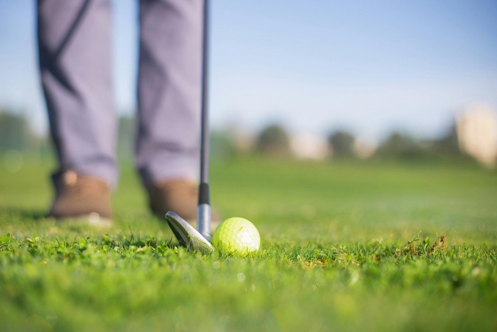 Golfer practicing putting drills to improve their putting.